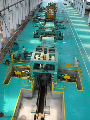 Ηλεκτρονική γραμμή παραγωγής CNC για την εξισορρόπηση και την κοπή πλακών από ανοξείδωτο χάλυβα
