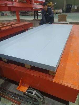 20-40 m/min Ταχύτητα κοπής 1550 mm Ψυχρό κύλιση Flying Shear για 0,25 mm-2,3 mm Metal Coil Slitting