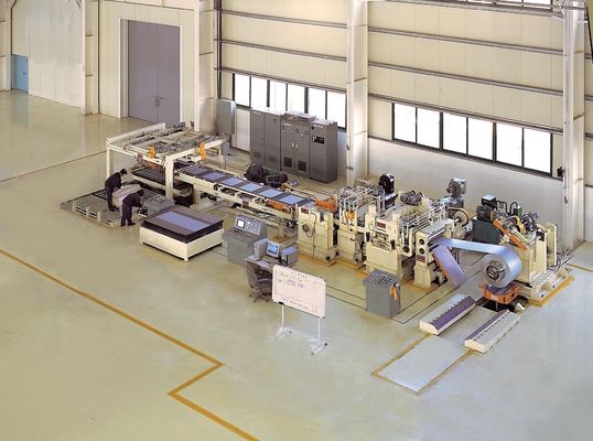 Ενεργειακή εξόρυξη Metal Coil Flying Shear Production Line με ταχύτητα κοπής 0,3-2,5x800