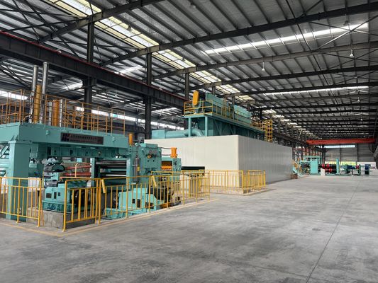 Ατσάλι αδιάβροχο κυλίνδρους Uncoiling ισοπέδωση Shearing Stacking Line για ομαλή λειτουργία